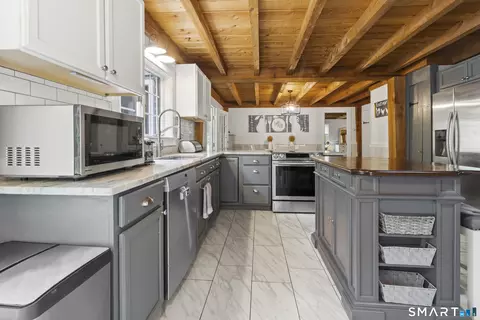 Kitchen - 156 Cranberry Bog Rd, Killingly, CT 06239 photo 4 of 5