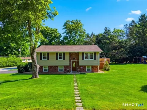 7 Cherry Ln, Bozrah, CT 06334