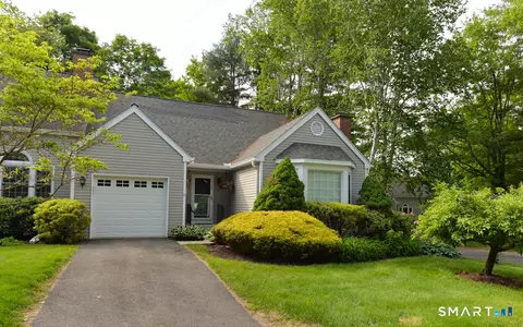 17 Woodbury Hl #17, Woodbury, CT 06798