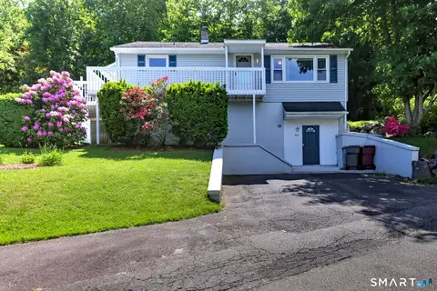 92 Melbourne Ct, Naugatuck, CT 06770