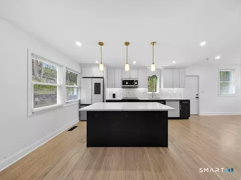 20 Oakridge Rd, Trumbull, CT 06611