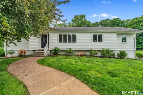37 Woodside Dr, Branford, CT 06405
