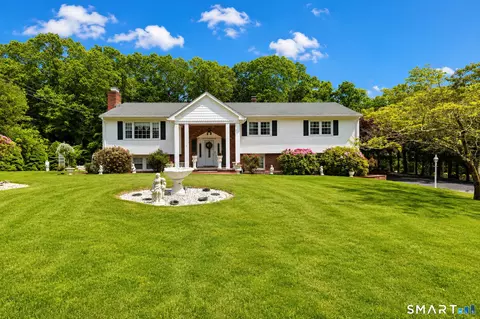 106 Greenwood Ln, Monroe, CT 06468