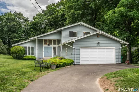 22 Terry Plains Rd, Bloomfield, CT 06002