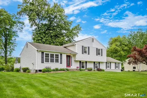6 Boysen Dr, Bloomfield, CT 06002