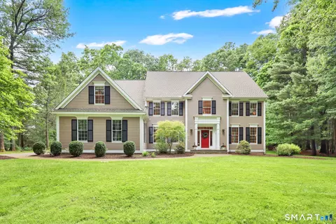 15 Spruce Ln, Weatogue, CT 06089