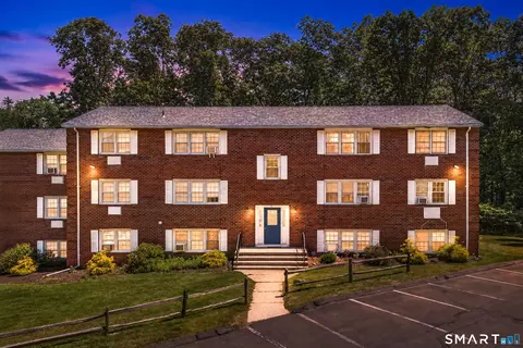 41 Briarwood Ln #F, Branford, CT 06405