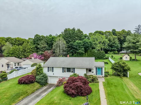 6 Fairview Ave Ext, Ellington, CT 06029
