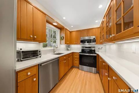 Kitchen - 13 Devon Rd, Darien, CT 06820 photo 1 of 4