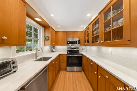 Kitchen - 13 Devon Rd, Darien, CT 06820 photo 2 of 4