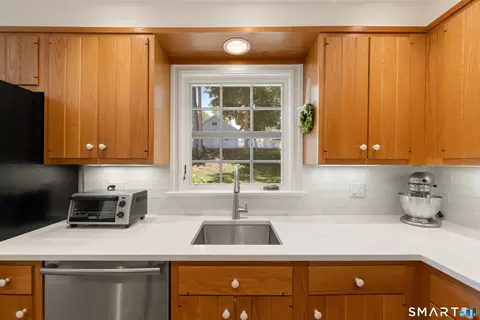 Kitchen - 13 Devon Rd, Darien, CT 06820 photo 3 of 4
