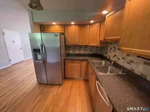 Kitchen - 39 Mount Laurel Dr, Wethersfield, CT 06109 photo 2 of 3