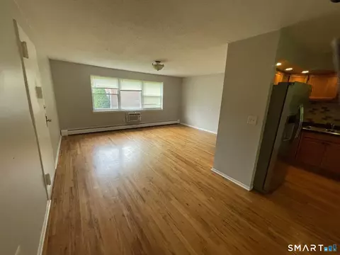 Living - 39 Mount Laurel Dr, Wethersfield, CT 06109 photo 2 of 5