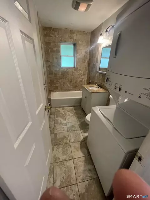 Bath - 39 Mount Laurel Dr, Wethersfield, CT 06109 photo 2 of 2