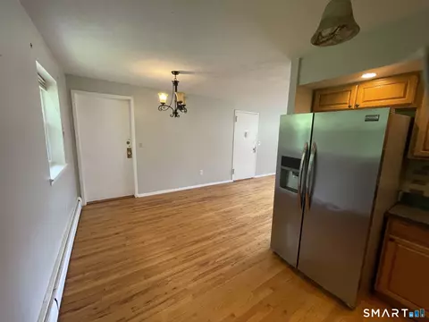 Living - 39 Mount Laurel Dr, Wethersfield, CT 06109 photo 5 of 5