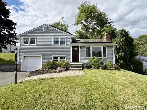 1 Batt Ln, East Haven, CT 06513