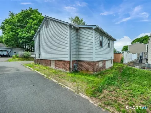 61 Maple Ave, Wallingford, CT 06492