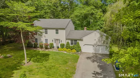 10 Whitman Ln, Old Lyme, CT 06371