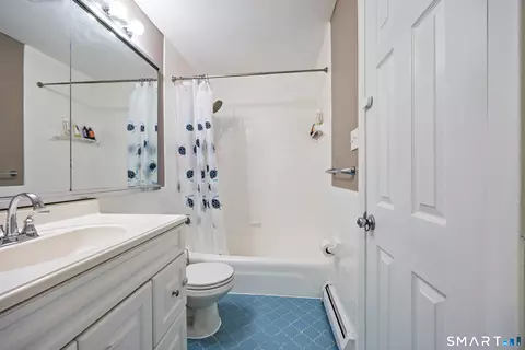 Bath - 7 Sutton Pl #7, Bloomfield, CT 06002 photo 2 of 3