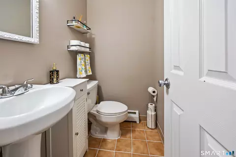 Bath - 7 Sutton Pl #7, Bloomfield, CT 06002 photo 1 of 3