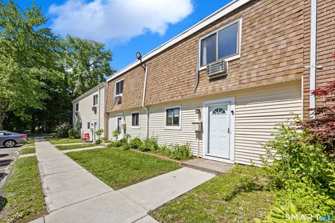 Exterior - 7 Sutton Pl #7, Bloomfield, CT 06002 photo 2 of 4