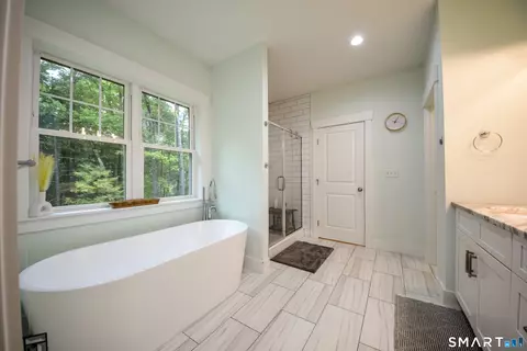 Bath - 5 Bridge Rd, Monroe, CT 06468 photo 2 of 5