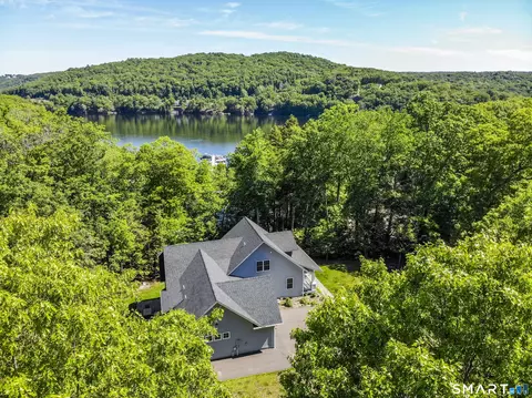 5 Bridge Rd, Monroe, CT 06468