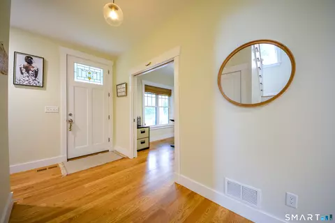 Entry Way - 5 Bridge Rd, Monroe, CT 06468 photo 2 of 5