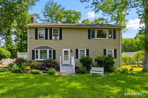31 Iron St, Ledyard, CT 06339