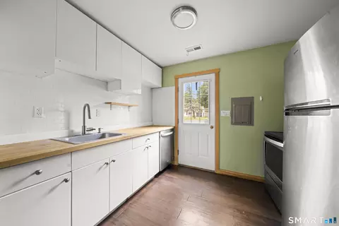Kitchen - Undisclosed, Windsor Locks, CT 06096 photo 2 of 3