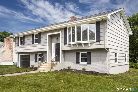 105 Ursini Dr, Hamden, CT 06514