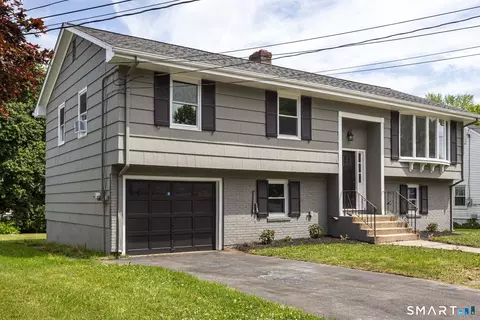 105 Ursini Dr, Hamden, CT 06514