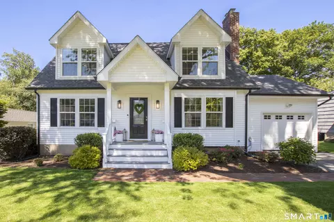 34 Robinwood Rd, Trumbull, CT 06611