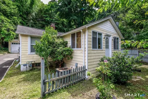 70 Dodgingtown Rd, Bethel, CT 06801