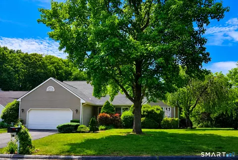 55 Canterbury Rd #55, Hamden, CT 06514