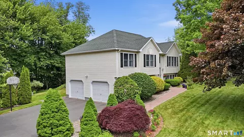 48 Tiffany Ln, Bristol, CT 06010