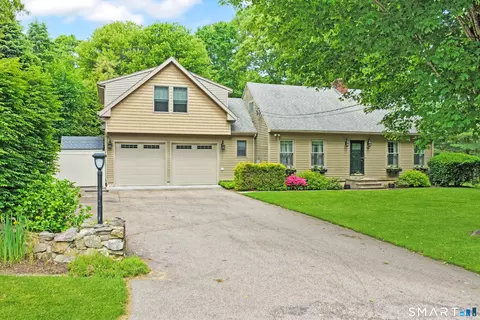 54 Asher Ave, Pawcatuck, CT 06379