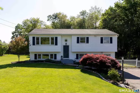 3 Eastview Dr, New Fairfield, CT 06812