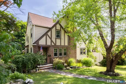 127 Roger Rd, New Haven, CT 06515