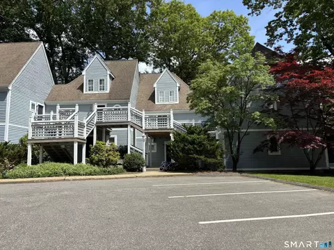 1214 Old Pond Ln #1214, Norwich, CT 06360