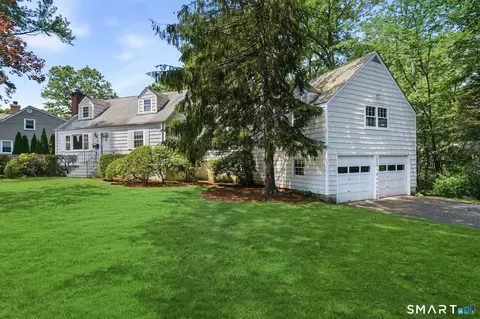 87 White Birch Ln, Stamford, CT 06905