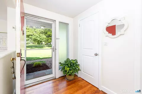 Entry Way - 76 Collier Rd, Wethersfield, CT 06109 photo 1 of 2