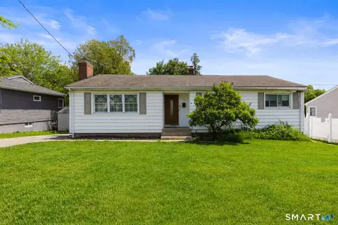 150 Stratfield Pl, Bridgeport, CT 06606