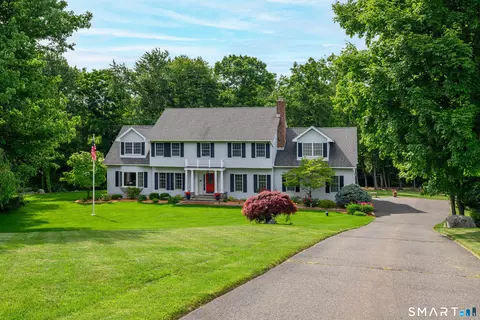 7 Huntington Ln, New Fairfield, CT 06812