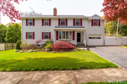 105 Meadow Wood Rd, Stratford, CT 06614