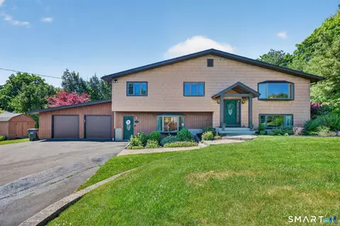 16 Apache Dr, Brookfield, CT 06804