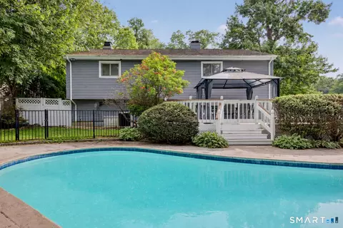 4 Mark Dr, Norwalk, CT 06851