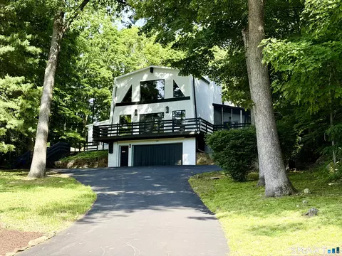 237 Strobel Rd, Trumbull, CT 06611