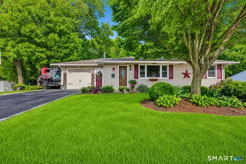 214 Beth Ln, Waterbury, CT 06705