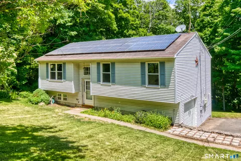 117 Melbourne Ct, Naugatuck, CT 06770